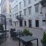 Nicole's - Trilocale In Centro * Terst