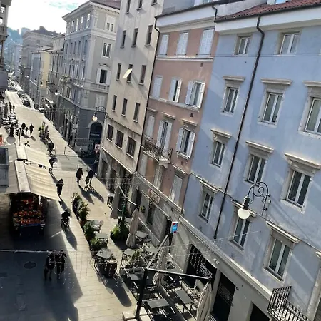 Nicole's - Trilocale In Centro Διαμέρισμα Τεργέστη