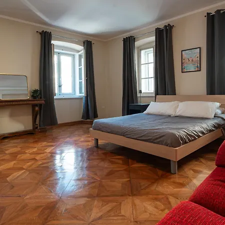 Nicole's - Trilocale In Centro Trieste