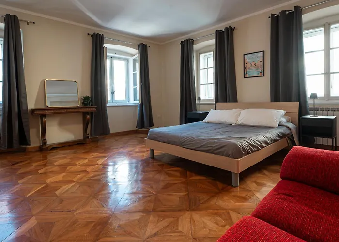 Nicole's - Trilocale In Centro Triest